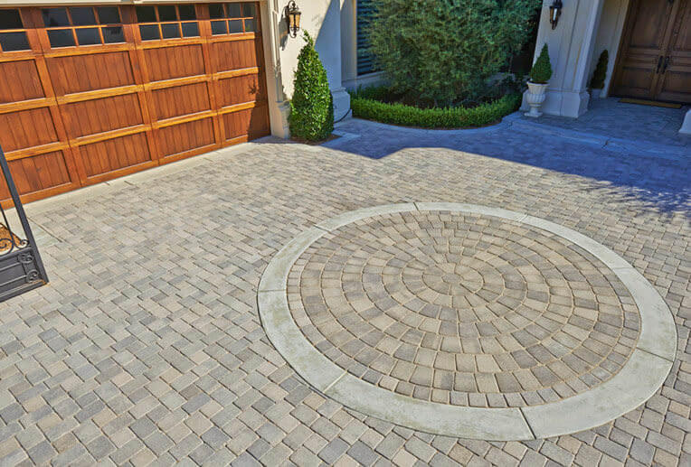 Antique Cobble I & II laid in the I pattern with a paver circle